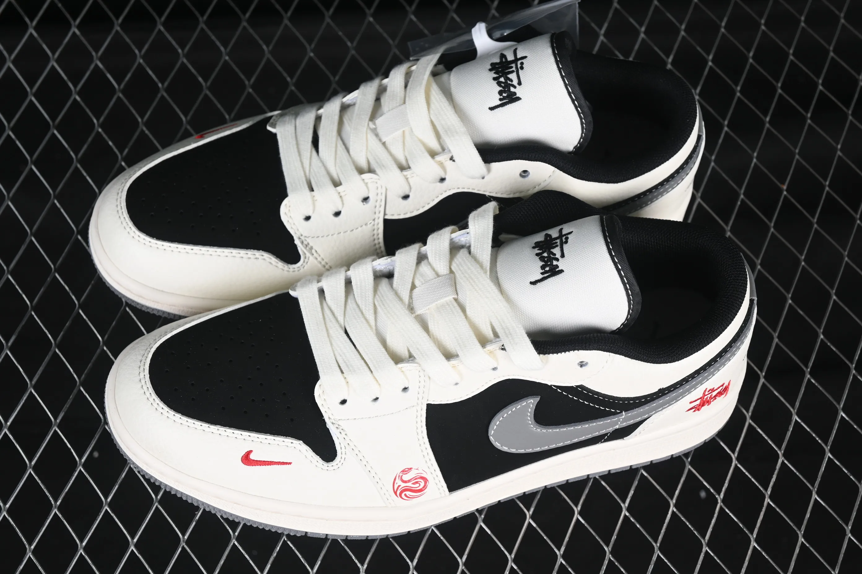 All Categories Air Jordan Jordan Series Basketball Shoes Air Jordan 1 Low High-end Customized Low-top Sneakers Air Jordan 1 Low AJ1 Stusi Joint Year of the Snake Limited Edition Off-white Black Gray Hook High-end Customized Low-top Retro Basketball Shoes XX3318-509